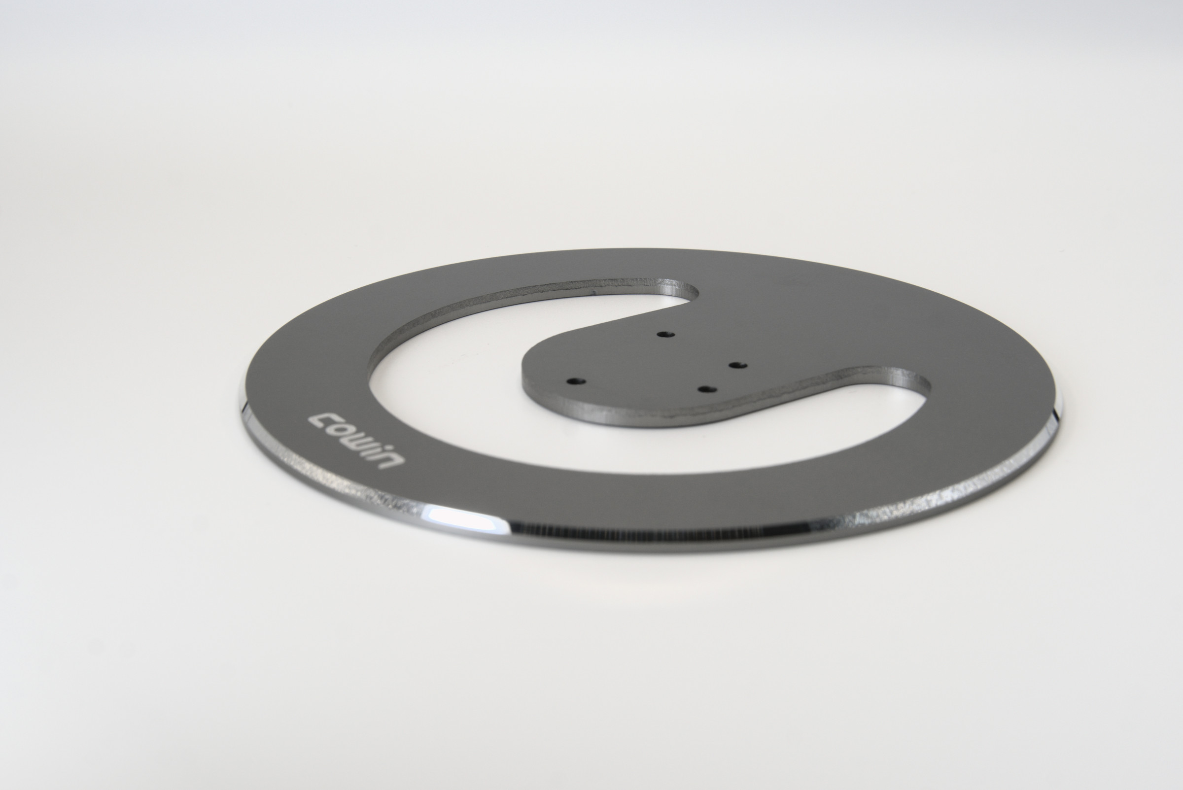 Gray COWIN Circular Plate with Curved Opening / 深灰色旋涡镂空圆板,产品图片 2