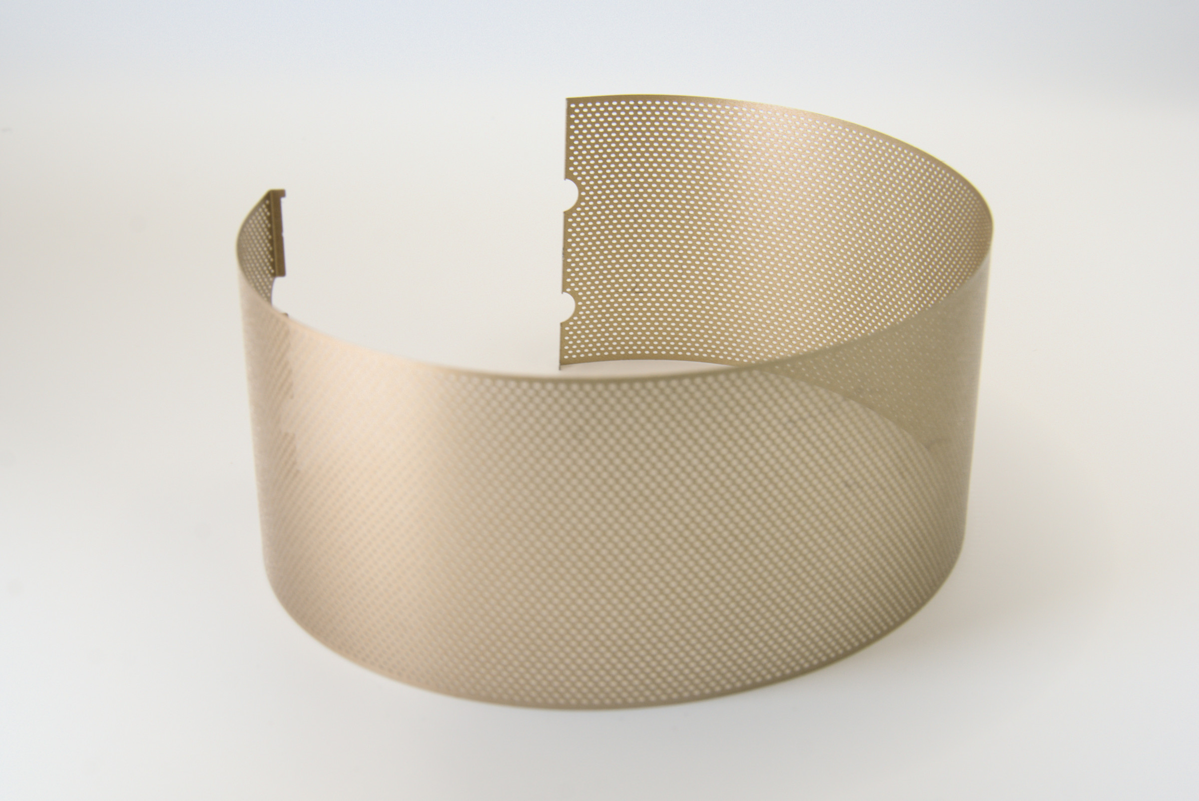 Perforated Curved Mesh Cover — Multiple Colors / 多色细孔弧形网罩，整体外观