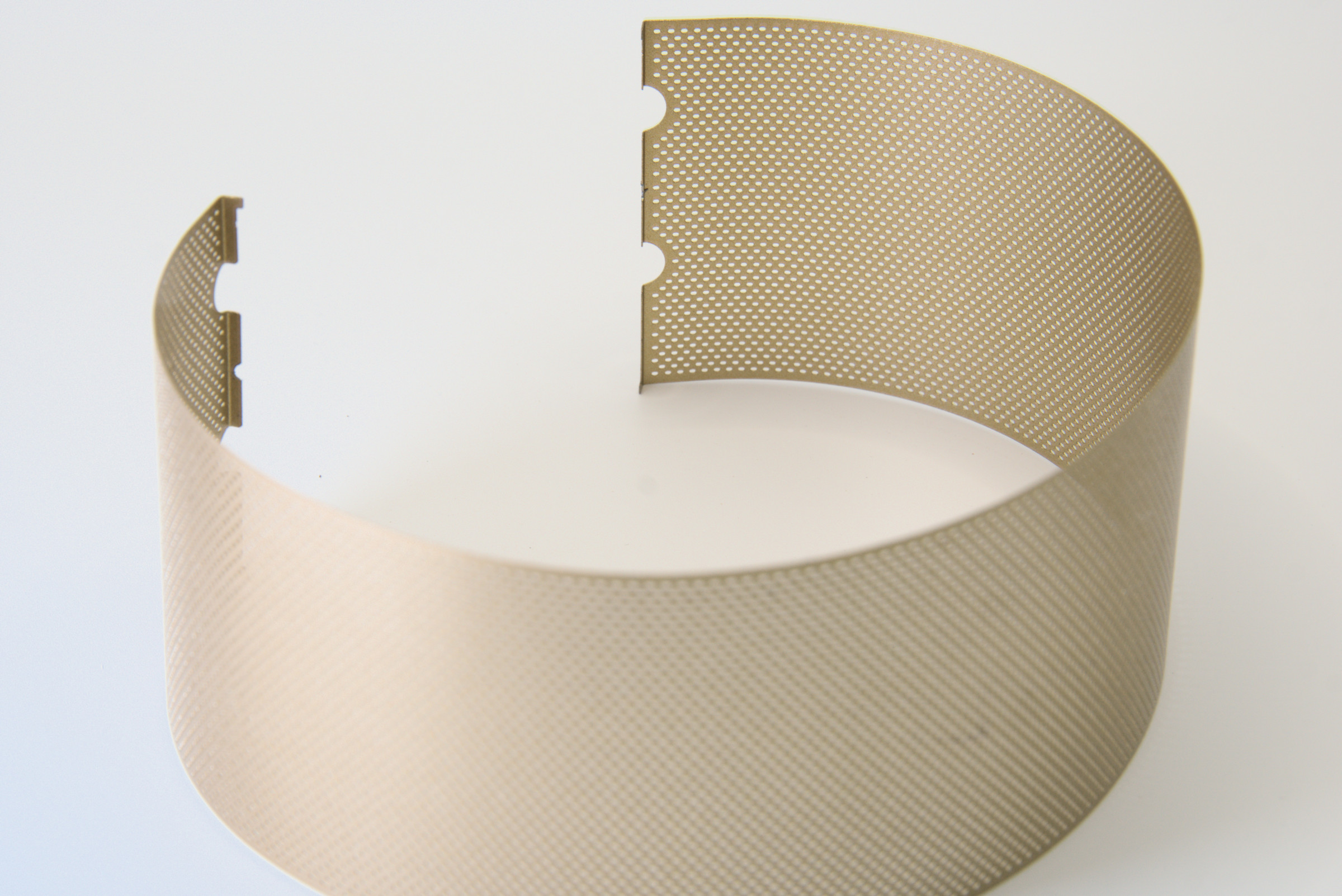 Perforated Curved Mesh Cover — Multiple Colors / 多色细孔弧形网罩,整体外观