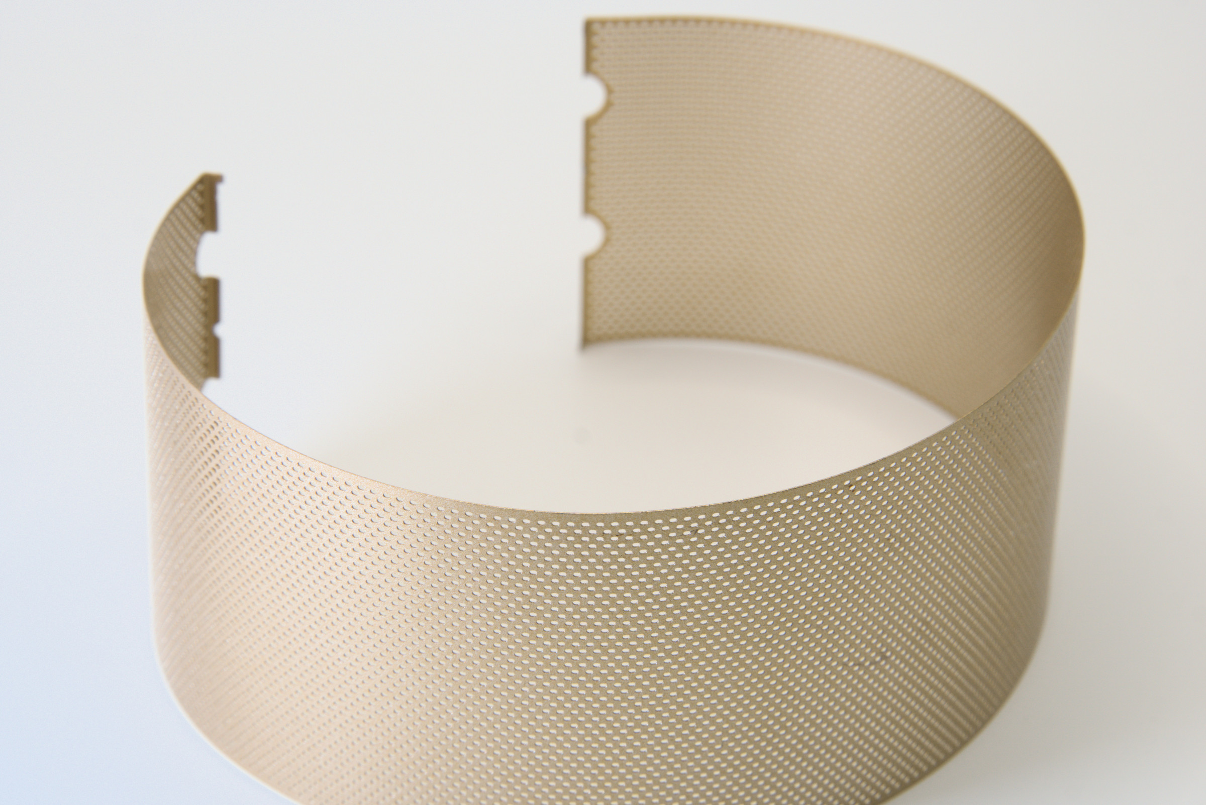 Perforated Curved Mesh Cover — Multiple Colors / 多色细孔弧形网罩,整体外观
