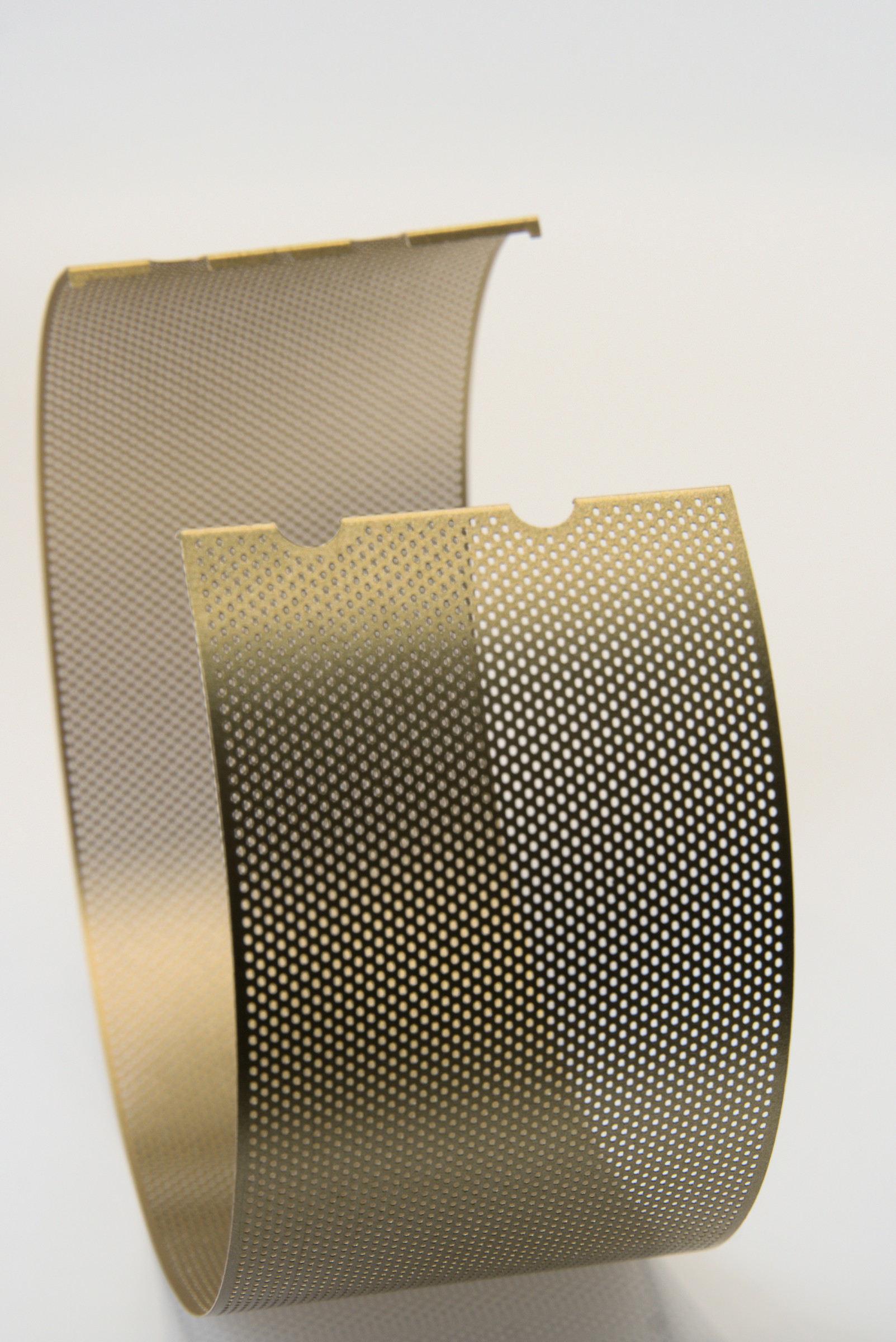 Perforated Curved Mesh Cover — Multiple Colors / 多色细孔弧形网罩,侧面外观