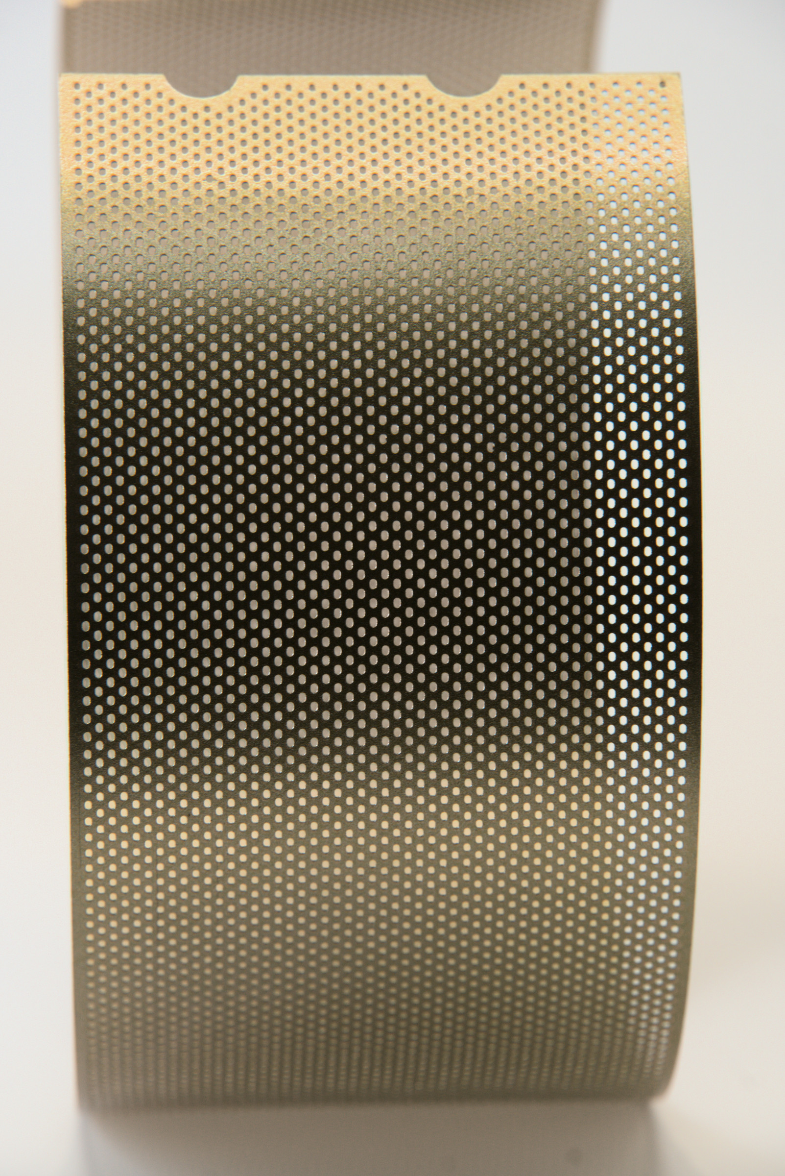 Perforated Curved Mesh Cover — Multiple Colors / 多色细孔弧形网罩,侧面外观