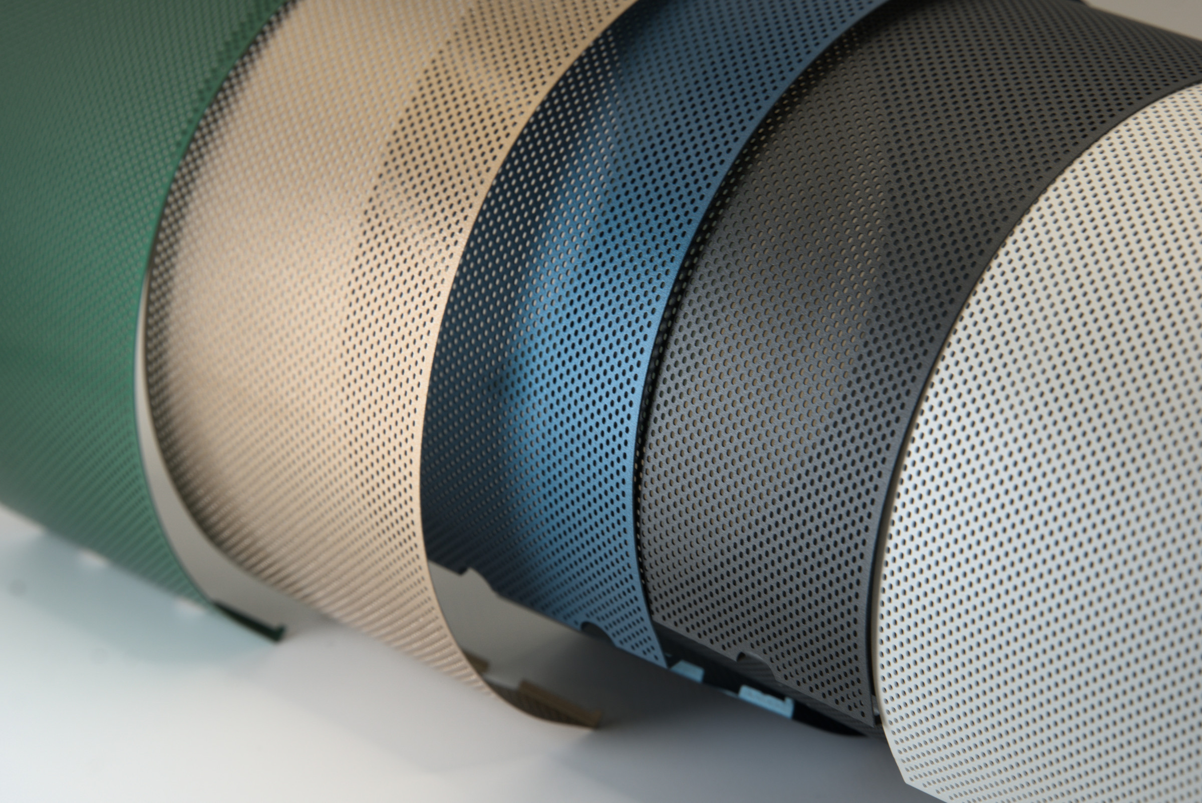 Perforated Curved Mesh Cover — Multiple Colors / 多色细孔弧形网罩,多色组合细节