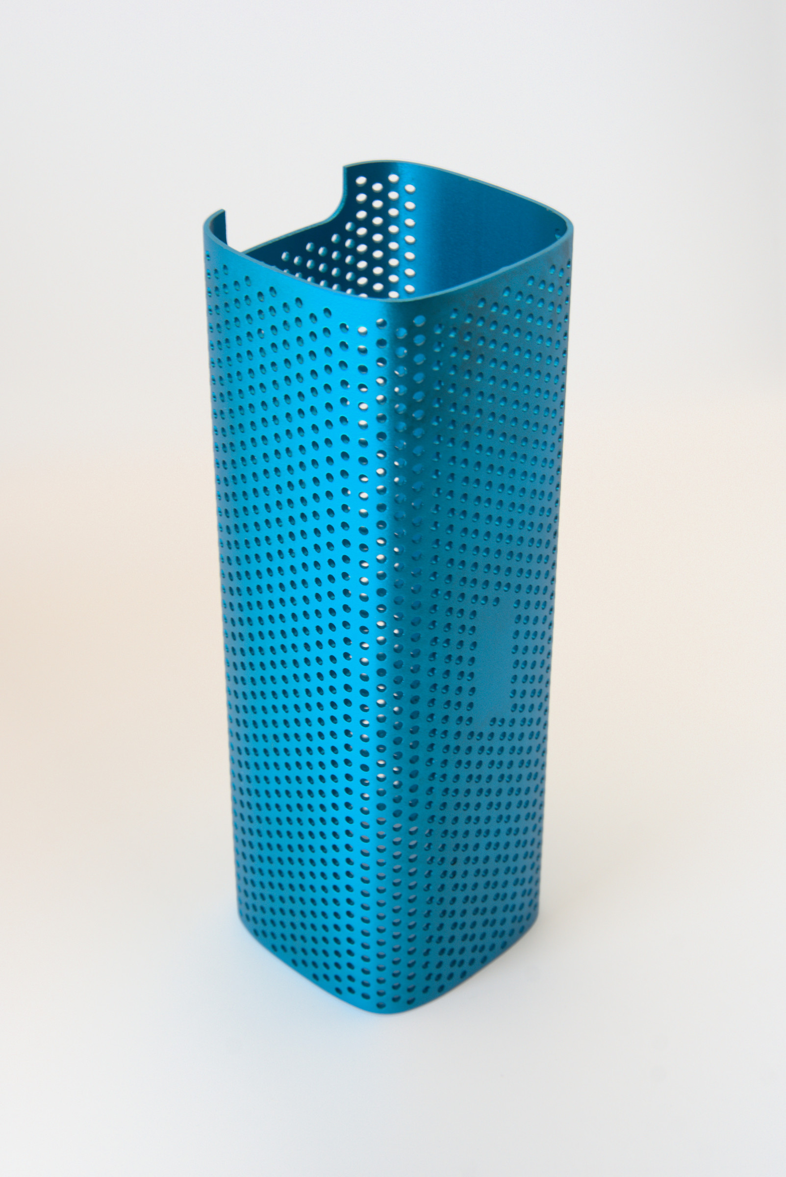 Perforated Long Housing — Blue and Black / 蓝黑双色圆孔长筒外壳，蓝色款，整体外观