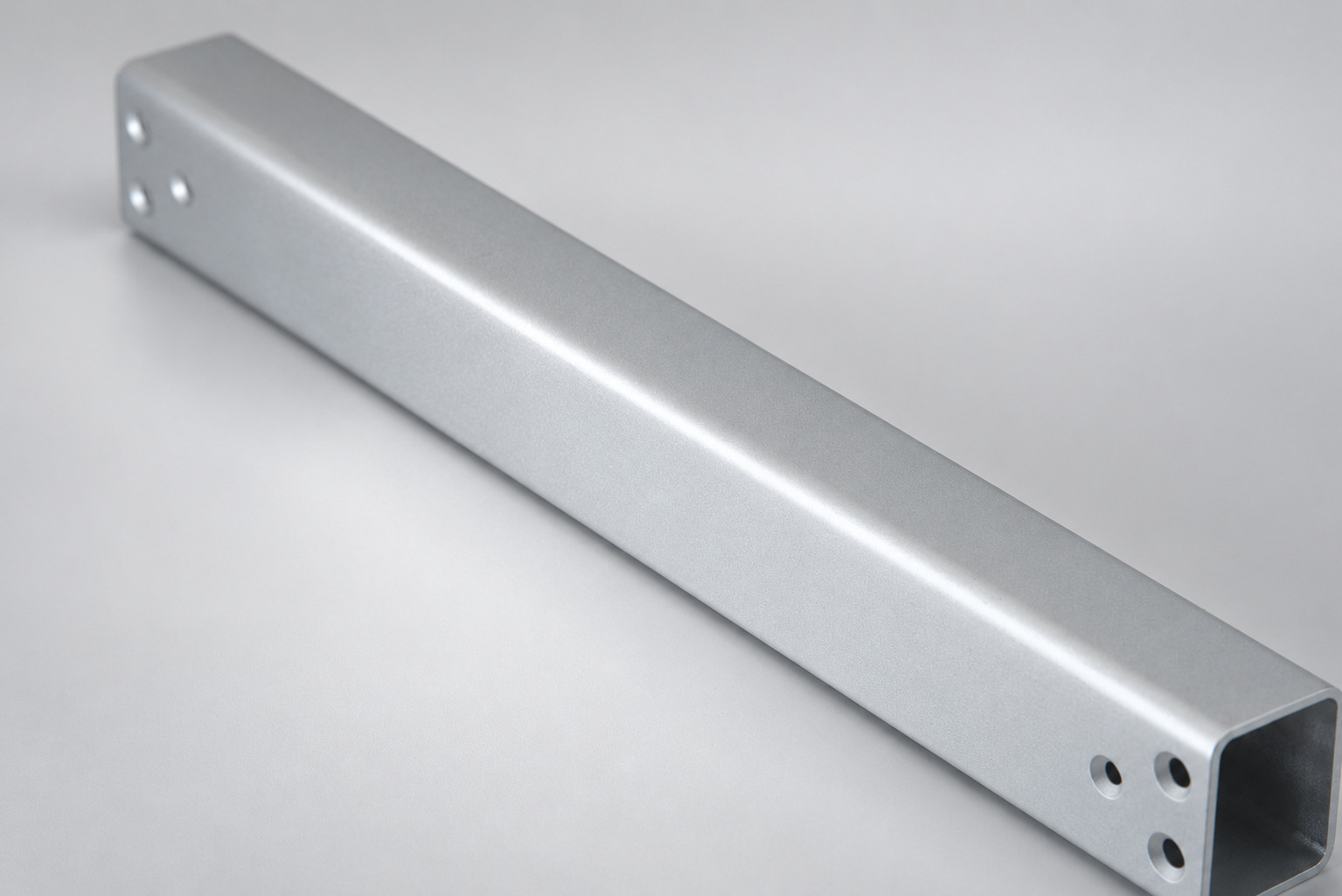 Silver-Tone Square Tube with Three-Hole Ends / 银色三孔方管，长管外观