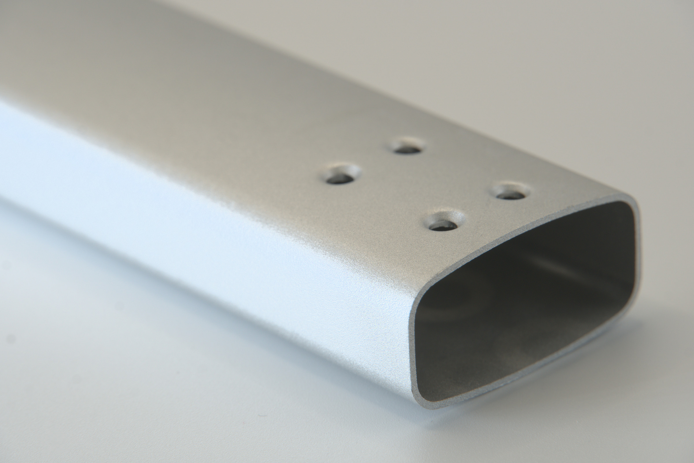 Silver-Tone Rectangular Tube with Four-Hole Ends / 银色四孔扁方管,管口细节