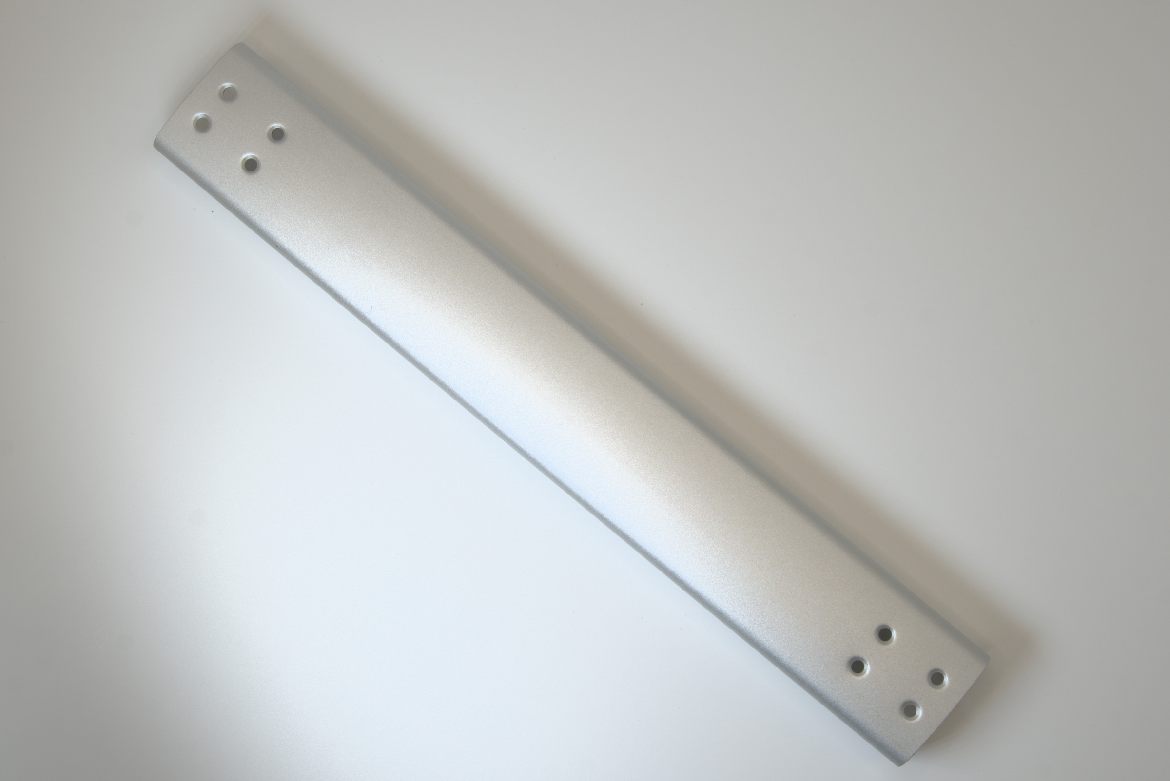 Silver-Tone Rectangular Tube with Four-Hole Ends / 银色四孔扁方管，整体外观