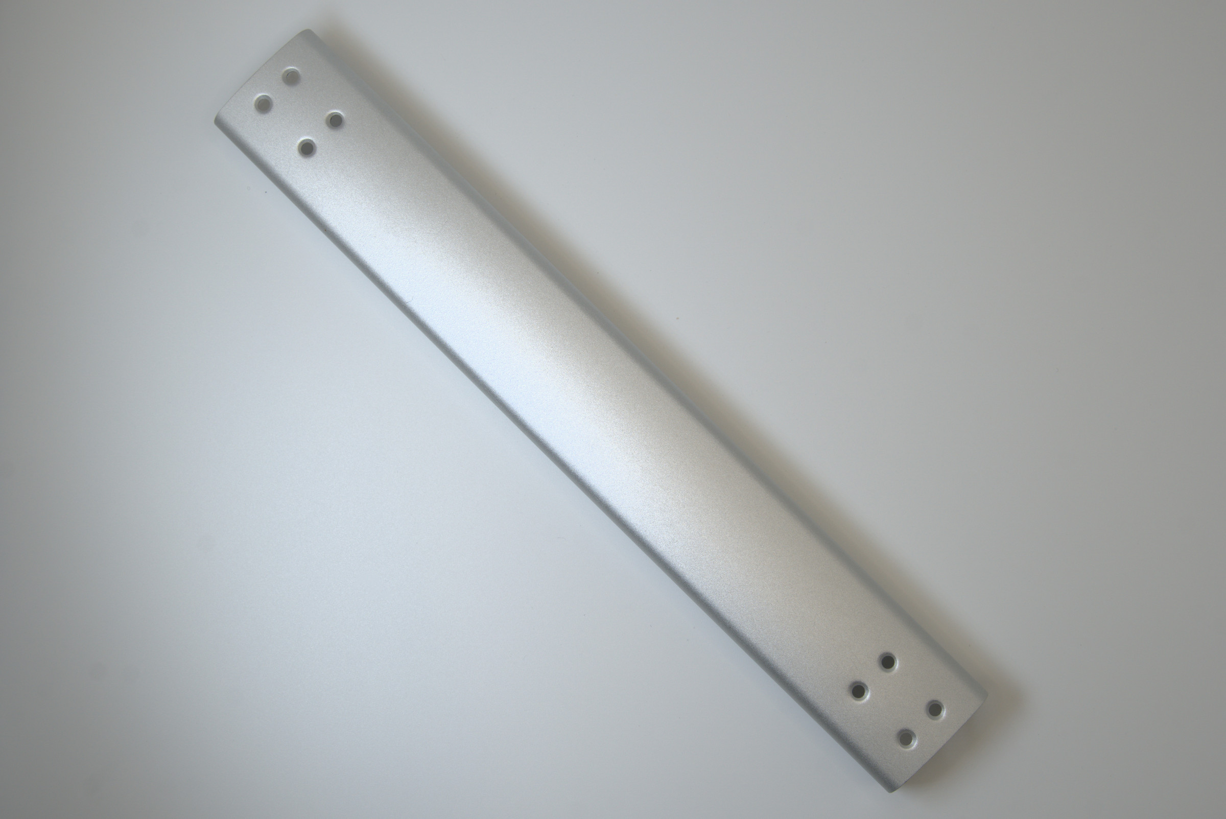 Silver-Tone Rectangular Tube with Four-Hole Ends / 银色四孔扁方管,整体外观
