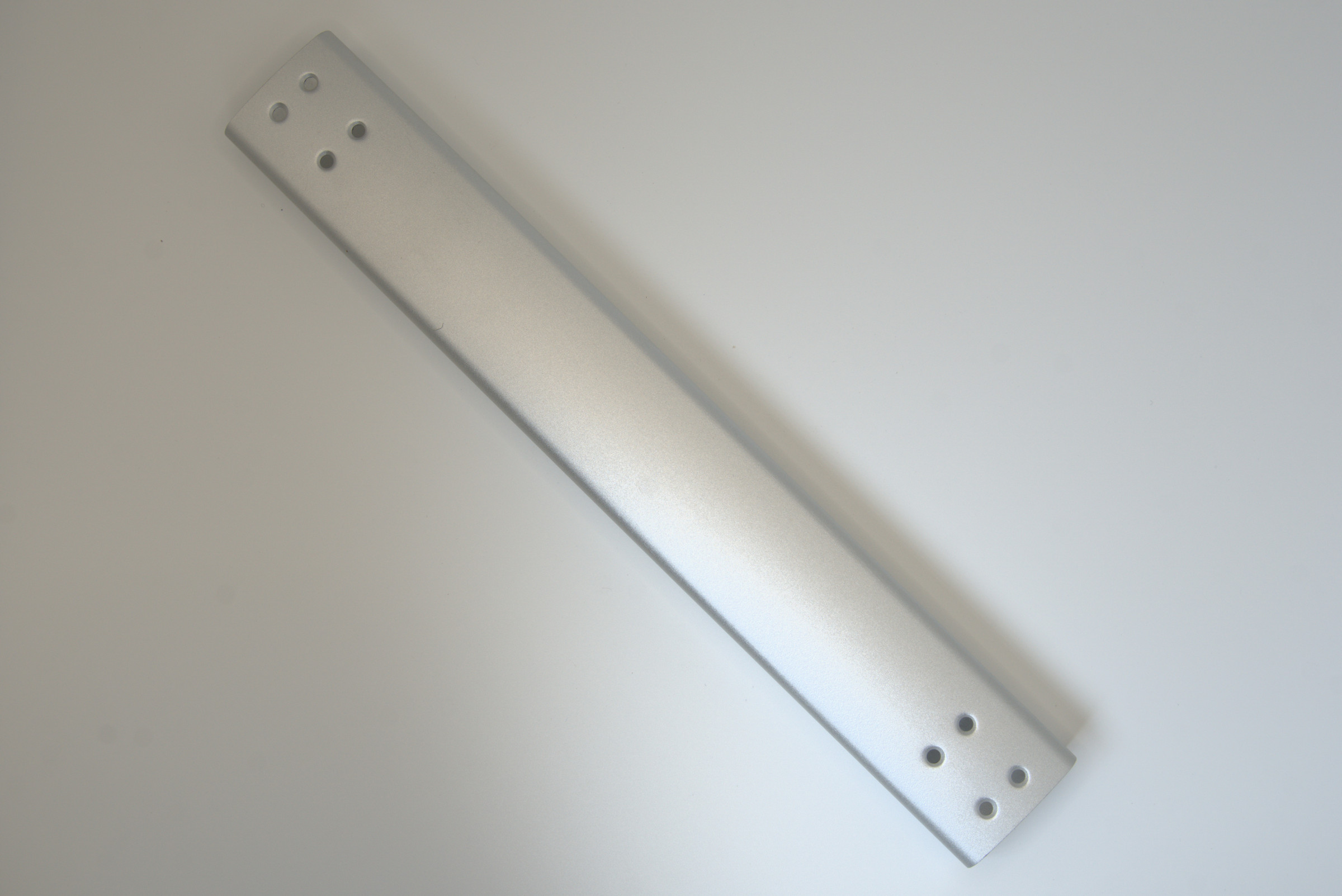 Silver-Tone Rectangular Tube with Four-Hole Ends / 银色四孔扁方管,整体外观