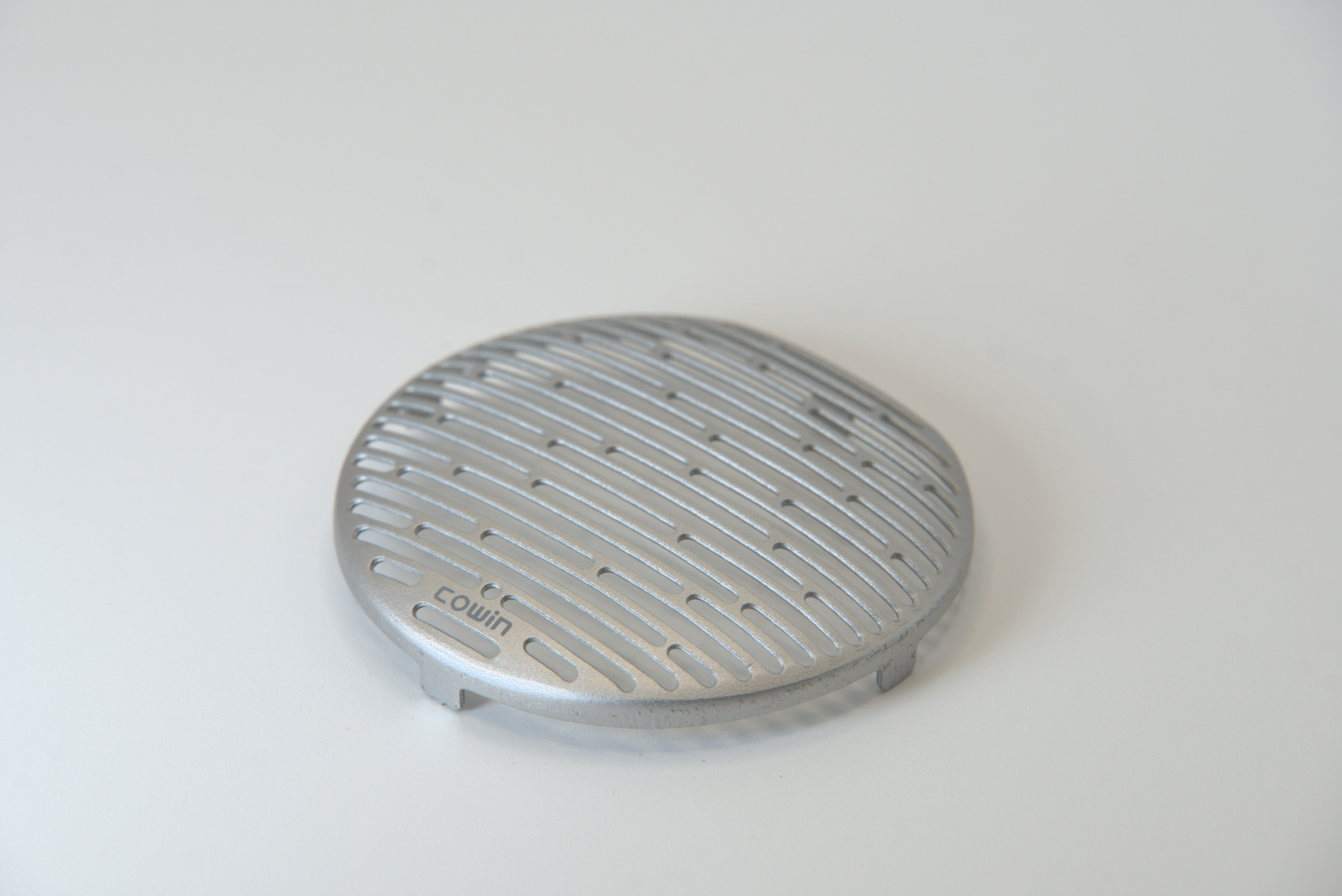 Silver-Tone COWIN Circular Slotted Grille / 银色圆形条孔格栅，正面外观