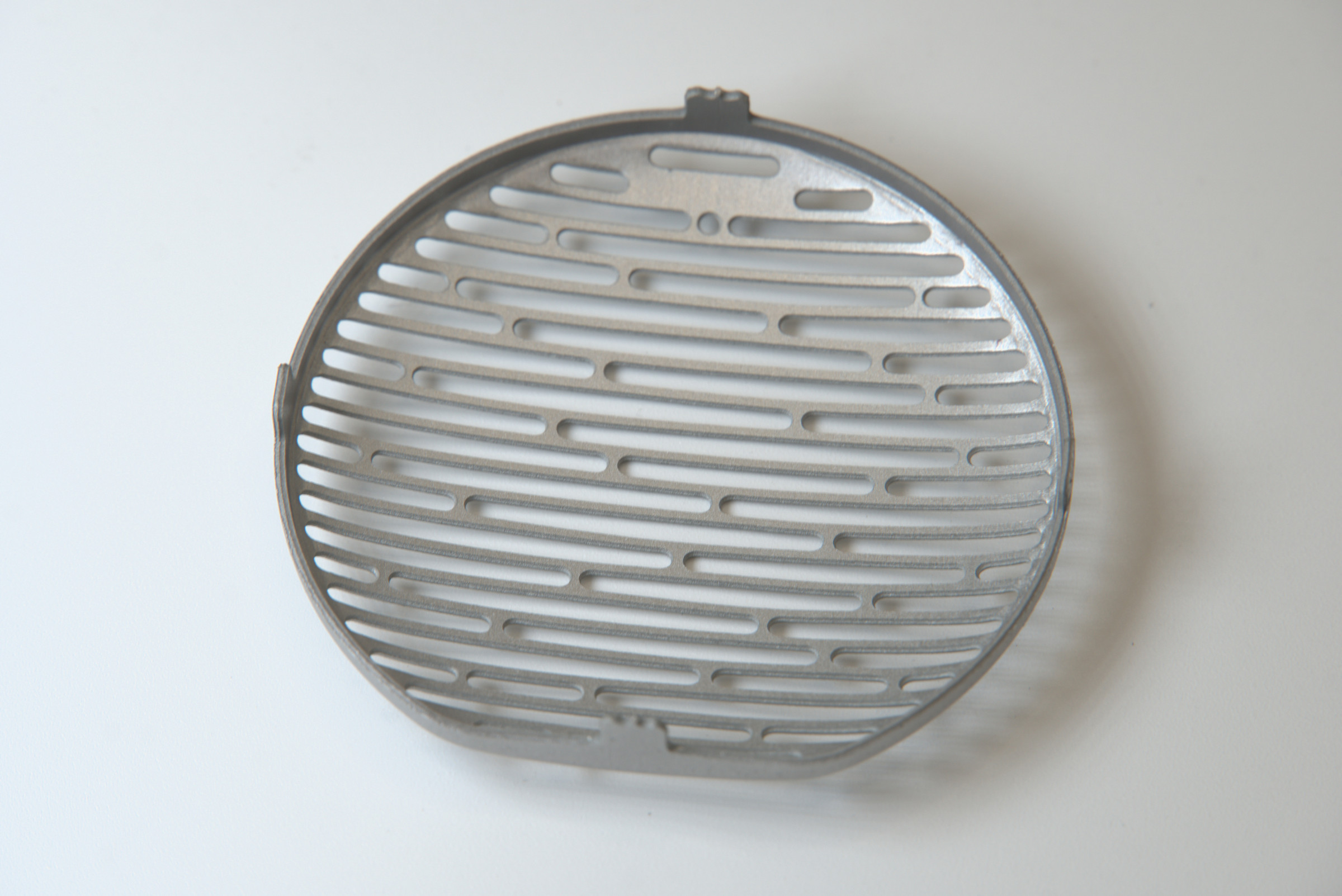 Silver-Tone COWIN Circular Slotted Grille / 银色圆形条孔格栅,背面外观