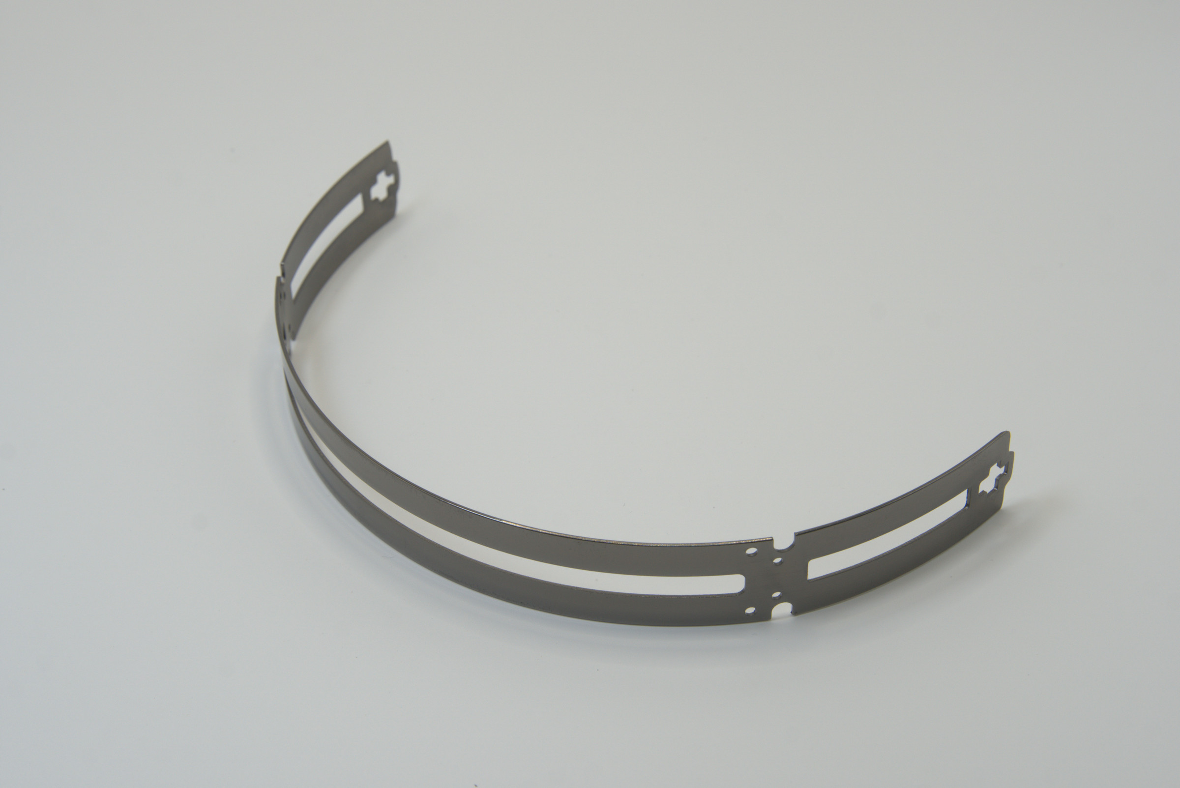 Dark Gray Curved Band with Long Openings / 深灰色长槽弧形围带，整体外观