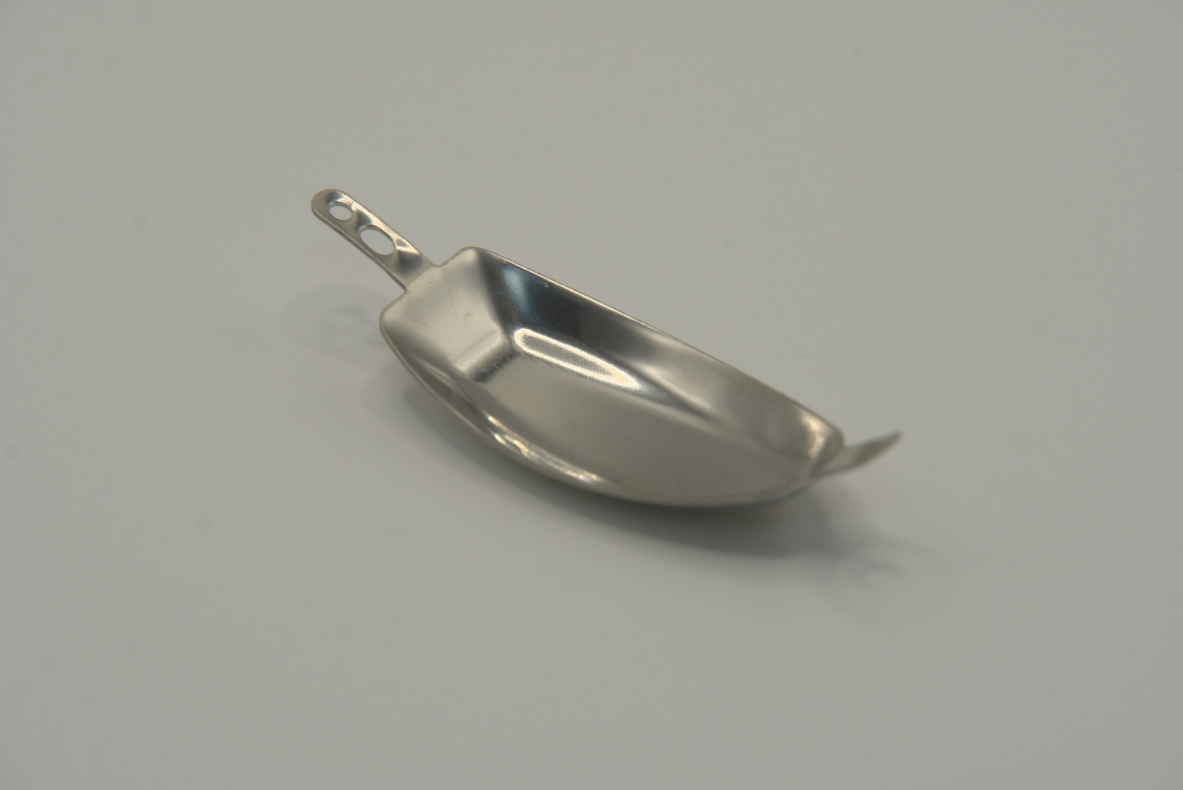 Silver-Tone Curved Shell with Mounting Tabs / 银色双耳勺形壳体,产品图片 4